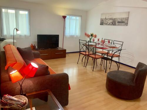 Very cosy flat in heart of Old Town of Nice near beach
