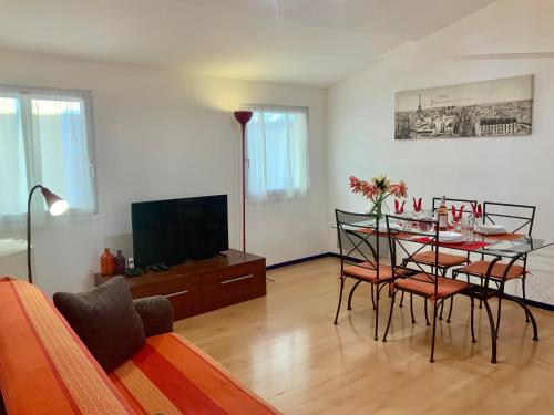Very cosy flat in heart of Old Town of Nice near beach