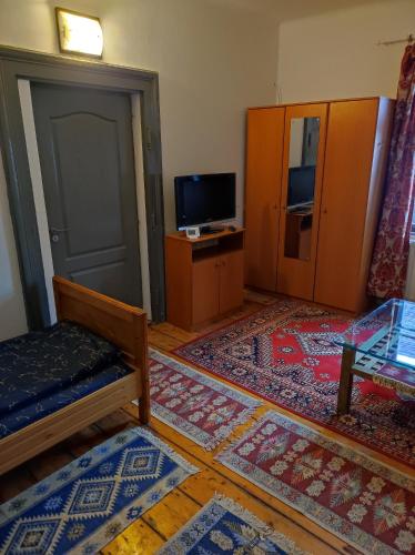 Μια τηλεόραση ή/και κέντρο ψυχαγωγίας στο Chostello Ecomis Clasik