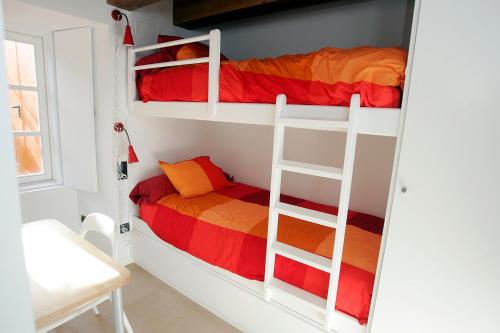 Poschodová posteľ alebo postele v izbe v ubytovaní Diseño frente al mar en Portosín