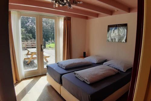 Ένα ή περισσότερα κρεβάτια σε δωμάτιο στο Farm apartment, self checkin