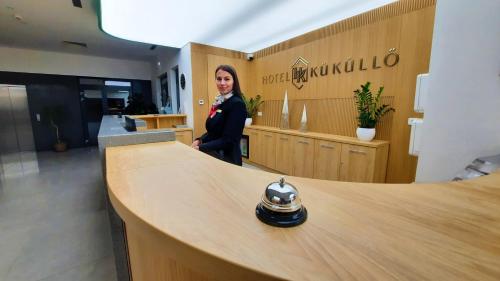 a woman standing behind a counter in a store at Hotel Küküllő - Târnava in Odorheiu Secuiesc