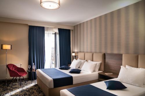 Ένα ή περισσότερα κρεβάτια σε δωμάτιο στο Imperio Hotel Cernavoda