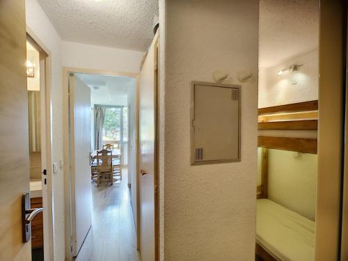 a hallway with a room with a bed and a mirror at Appartement Les Menuires, 2 pièces, 6 personnes - FR-1-178-325 in Les Menuires