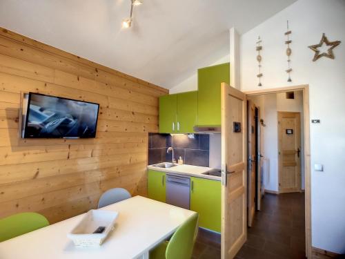 Beau 2P rénové 24m², ski aux pieds, balcon, parking, animaux admis - FR-1-178-357