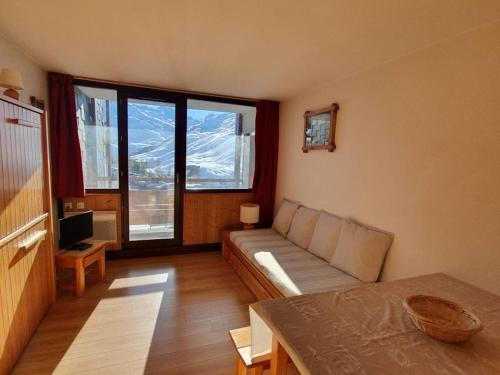 Studio idéalement situé au pied des pistes Les Menuires, 2 pers, balcon sud, parking gratuit