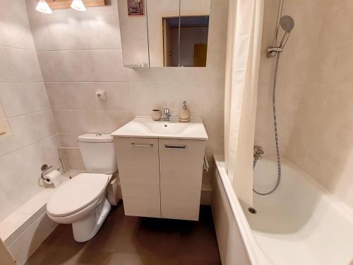 Studio idéalement situé au pied des pistes Les Menuires, 2 pers, balcon sud, parking gratuit