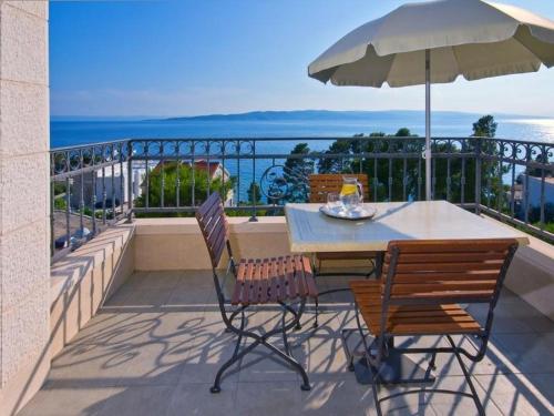 Studio apartment in Brela with a sea view, terrace, air conditioning, WiFi 201-8