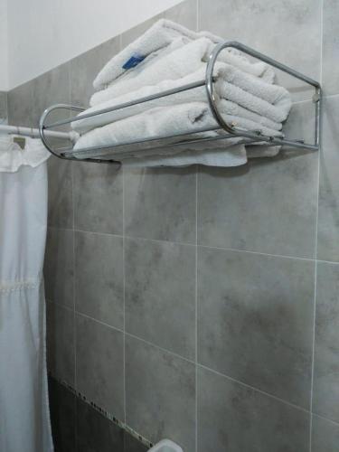 a bunch of white towels on a rack in a bathroom at Monoambiente San Francisco in San Francisco