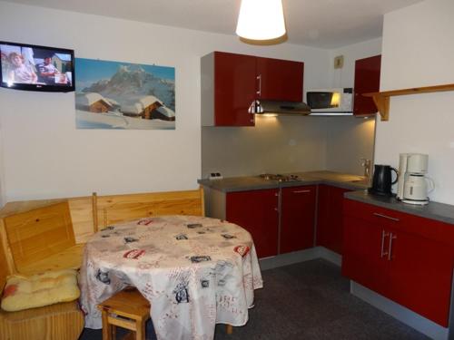 Studio cabine 4 pers, ski aux pieds, Les Menuires, 24m², balcon sud-ouest, proche commerces et remontées. - FR-1-178-101