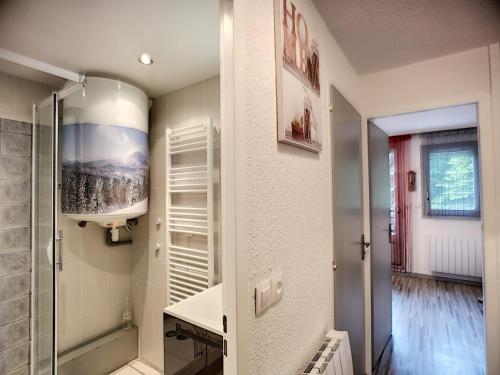 a bathroom with a walk in shower and a glass door at Studio cabine rénové pour 4 pers avec balcon, parking et wifi, proche pistes et commerces - Les Menuires - FR-1-178-290 in Les Menuires