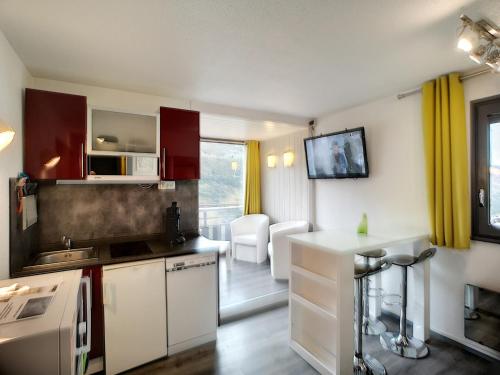 Appartement rénové 2 pièces, 4 pers, WIFI, pied des pistes, à proximité commerces - FR-1-178-125