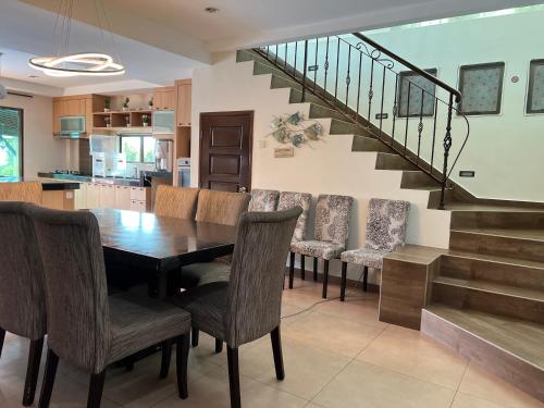 Χώρος καθιστικού στο Melaka Beachfront Villa with Pool