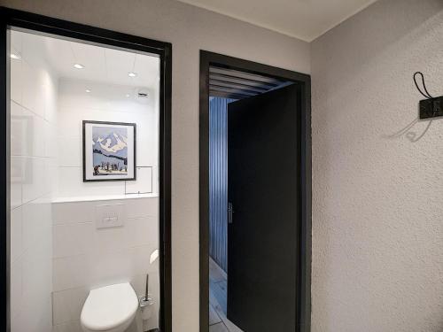 a bathroom with a toilet and a glass door at Appartement Les Menuires, 2 pièces, 4 personnes - FR-1-178-73 in Les Menuires
