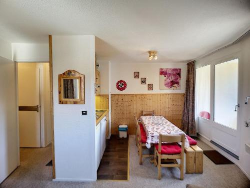 Les Menuires : 2 pièces, 6 pers, balcon sud, wifi, animaux, parking - FR-1-178-75