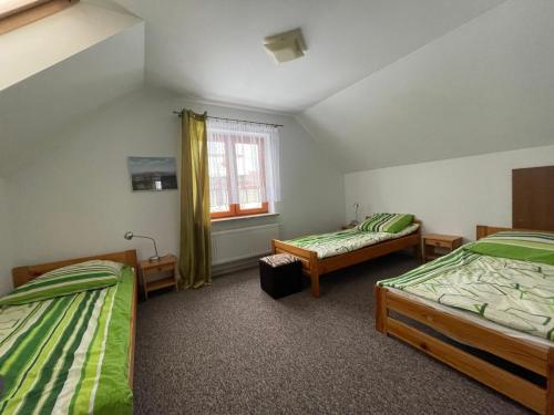 a room with two beds and a window in it at Noclegi u Gosi w Polańczyku in Polańczyk