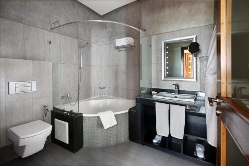 Koupelna v ubytování Park Suites Hotel Luxury Boutique Hotel