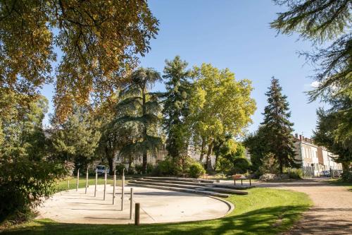 Κήπος έξω από το Le Chic & Familial, 2 Chambres, Idéal Familles & Pros