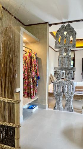 a room with a store with clothes in it at Chakra Living Ubud in Ubud