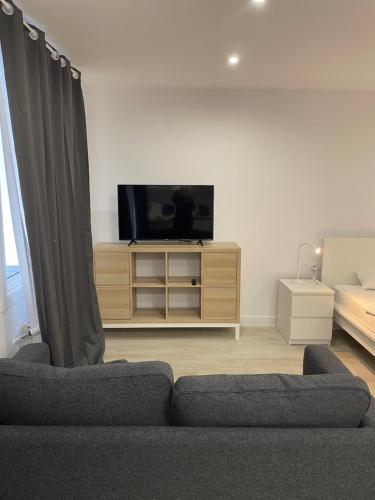 a living room with a couch and a flat screen tv at Apartamentos Barcelona - Iberia in Barcelona