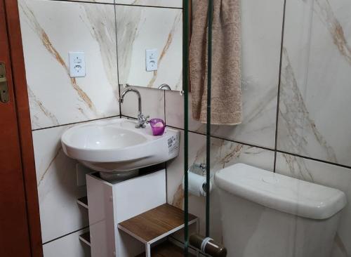 Phòng tắm tại 300m-da Av das Cataratas- Ar Condicionado - Estacionamento Privado
