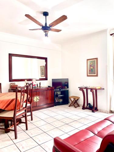Amplo apartamento próximo à praia