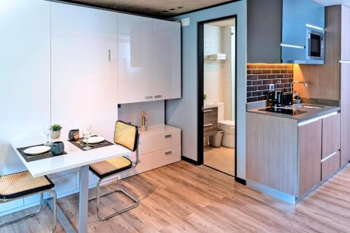 a kitchen with a white table and chairs in a room at hUB Providencia in Santiago