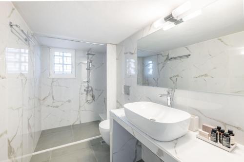 Kúpeľňa v ubytovaní Homey 2BR Apartment in Cholargos by UPSTREET