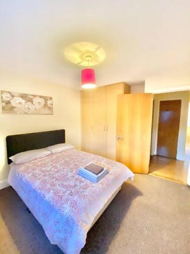 Postel nebo postele na pokoji v ubytování 2 bed Apartment in City Centre