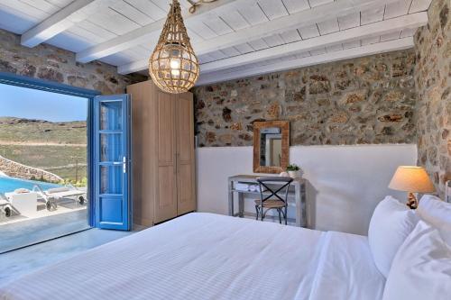 A bed or beds in a room at Lkm 4 Bed Villa Air Panormos Mykonos