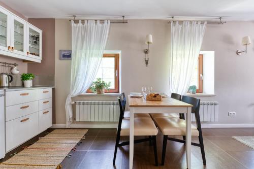 Kuchyň nebo kuchyňský kout v ubytování Miętowe Wzgórze B&B