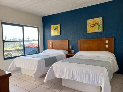 Postel nebo postele na pokoji v ubytování HOTEL TORRE MARINA