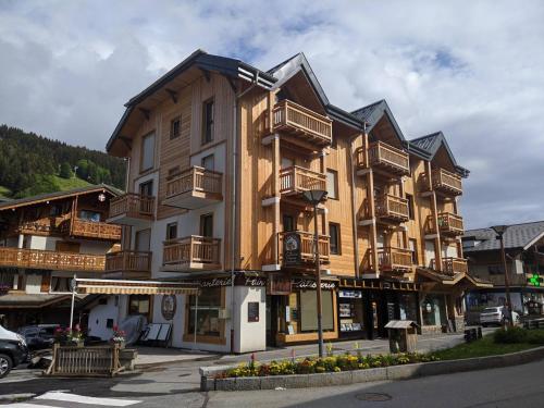 Appartement central rénové, proche pistes, 5 pers, balcon, Wifi, équipements complets