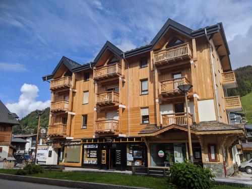 Appartement central rénové, proche pistes, 5 pers, balcon, Wifi, équipements complets