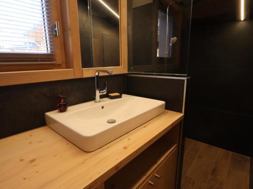 Chalet Neuf Exposé Plein Sud à 600m des Pistes avec Terrasse et Parking