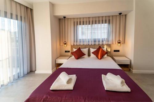 merkezde 8 kişilik özel havuzlu villa