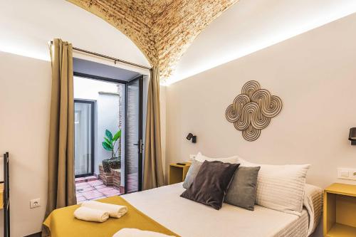 Ένα ή περισσότερα κρεβάτια σε δωμάτιο στο Apartamentos Cáceres Central Suites "Torres de Cáceres"