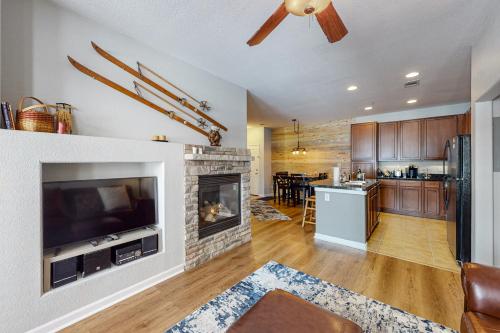 Granby Village Getaway – Photos 3