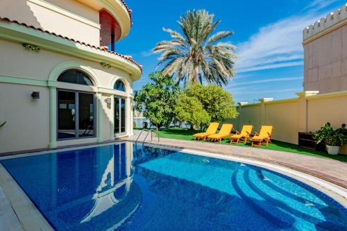 Kolam renang di atau dekat dengan Orion