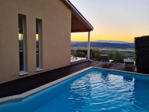 Villa de 4 chambres avec piscine privee jardin amenage et wifi a Villeneuve