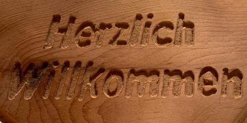 a close up of a wooden object with the words welcome to melbourne at Ferienwohnungen Monika Winter in Kleinarl