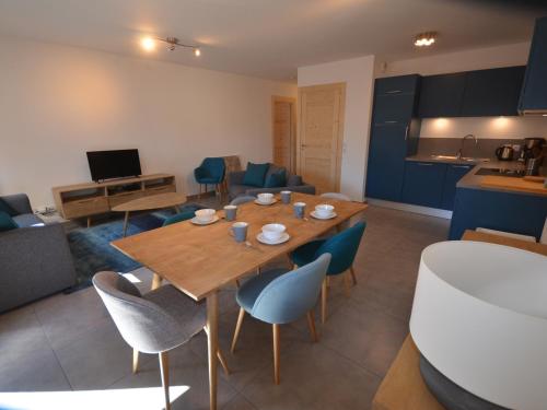 Appartement familial de luxe, centre station, 6 pers., 2 sdb, terrasse, parking, WIFI, linge inclus