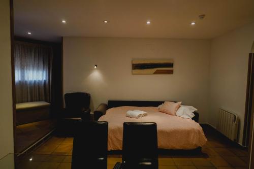 a bedroom with a bed and a chair at Apartamentos Boabdil in Sierra Nevada