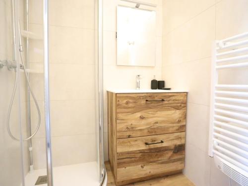 Studio Les Gets, 1 pièce, 5 personnes - FR-1-623-156 tesisinde bir banyo