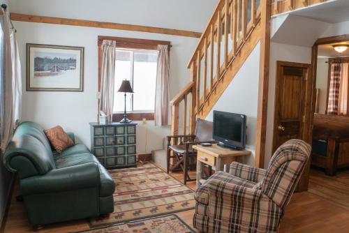 EML Cabin #2 – Photos 3