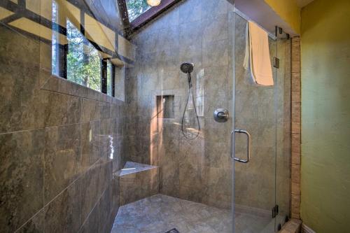 baño con ducha y puerta de cristal en Spacious Lake Arrowhead Home with Game Room and Deck!, en Lake Arrowhead