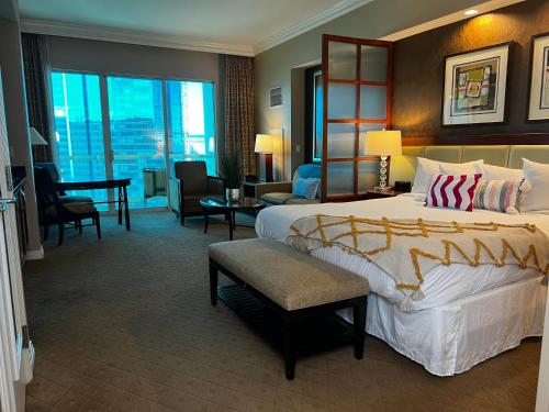 Beautiful Balcony Suite – Photos 4