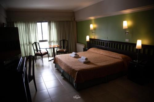 Cama ou camas em um quarto em Hotel Ghala Salta