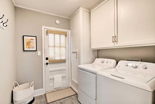 a laundry room with a washer and dryer at Columbia Vacation Rental Less Than 2 Mi to University in Columbia