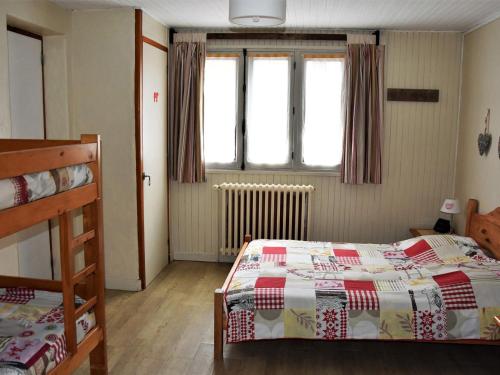 Cama o camas de una habitación en Appartement Pralognan-la-Vanoise, 3 pièces, 6 personnes - FR-1-464-154
